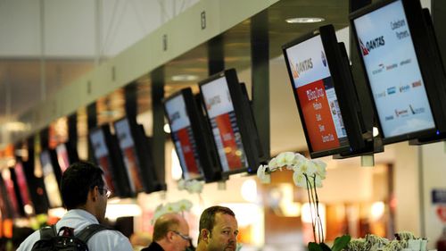 Новая биометрическая система помогает пассажирам пройти шесть этапов регистрации: сдача багажа, оформление границы, проверка безопасности, зал ожидания в аэропорту и выход на посадку